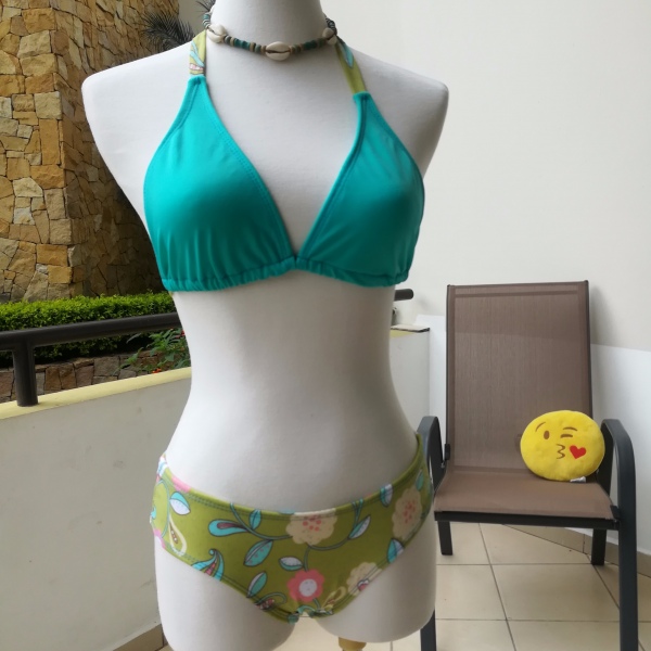 Bikini Triangulo